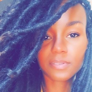 Meet your Posher, Aesha